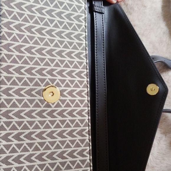 Michael Kors brown signature print clutch - Picture 3 of 5
